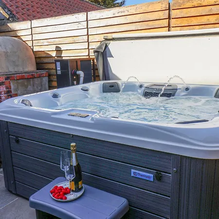 Beacon House בית נופש וויטבי