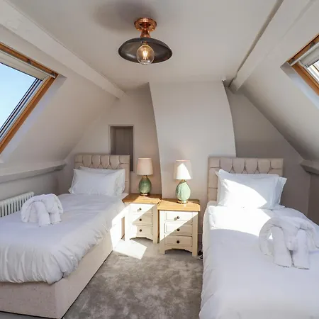 Beacon House בית נופש וויטבי