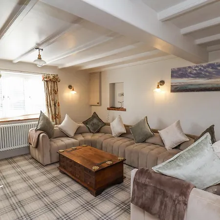 Beacon House בית נופש וויטבי