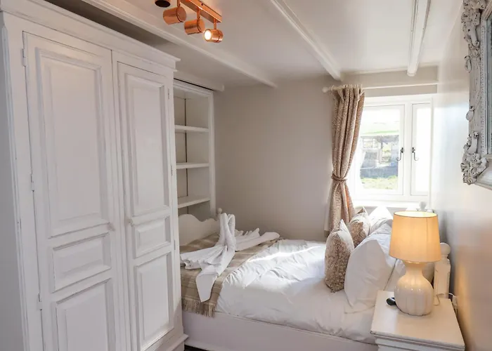 Beacon House * וויטבי