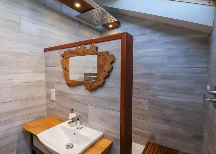 Beacon House וויטבי