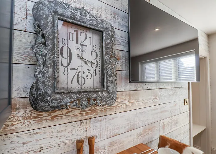 Beacon House * וויטבי