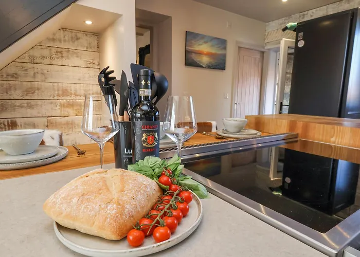 Beacon House * וויטבי