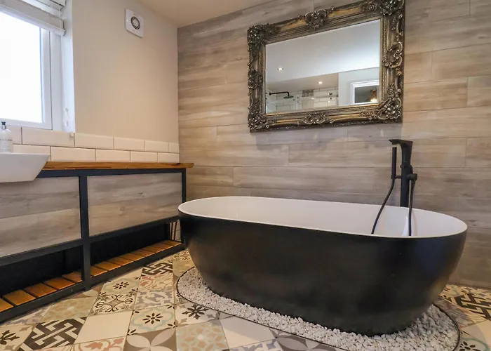 Beacon House וויטבי