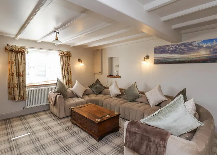 Beacon House בית נופש וויטבי