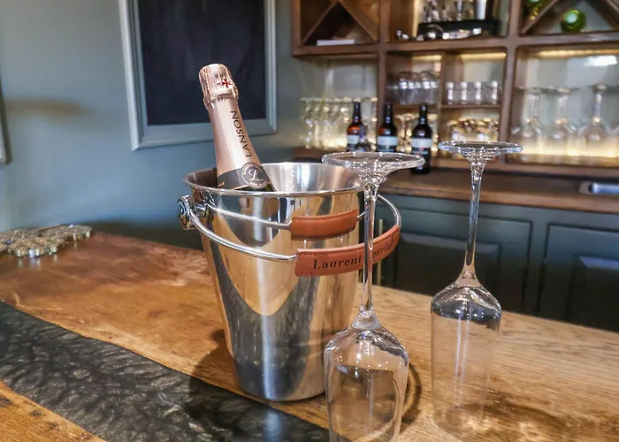 Beacon House בית נופש וויטבי