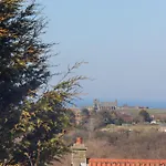 Beacon House Уитби