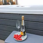 Beacon House * Уитби