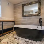Beacon House Уитби